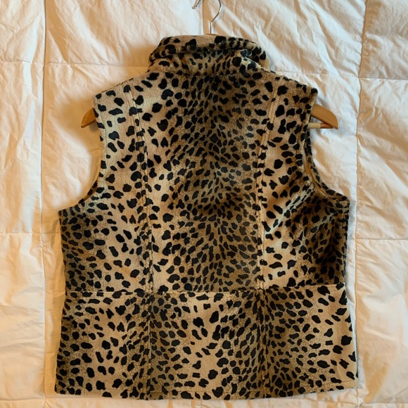 Reversible faux suede cheetah vest - Picture 6 of 9